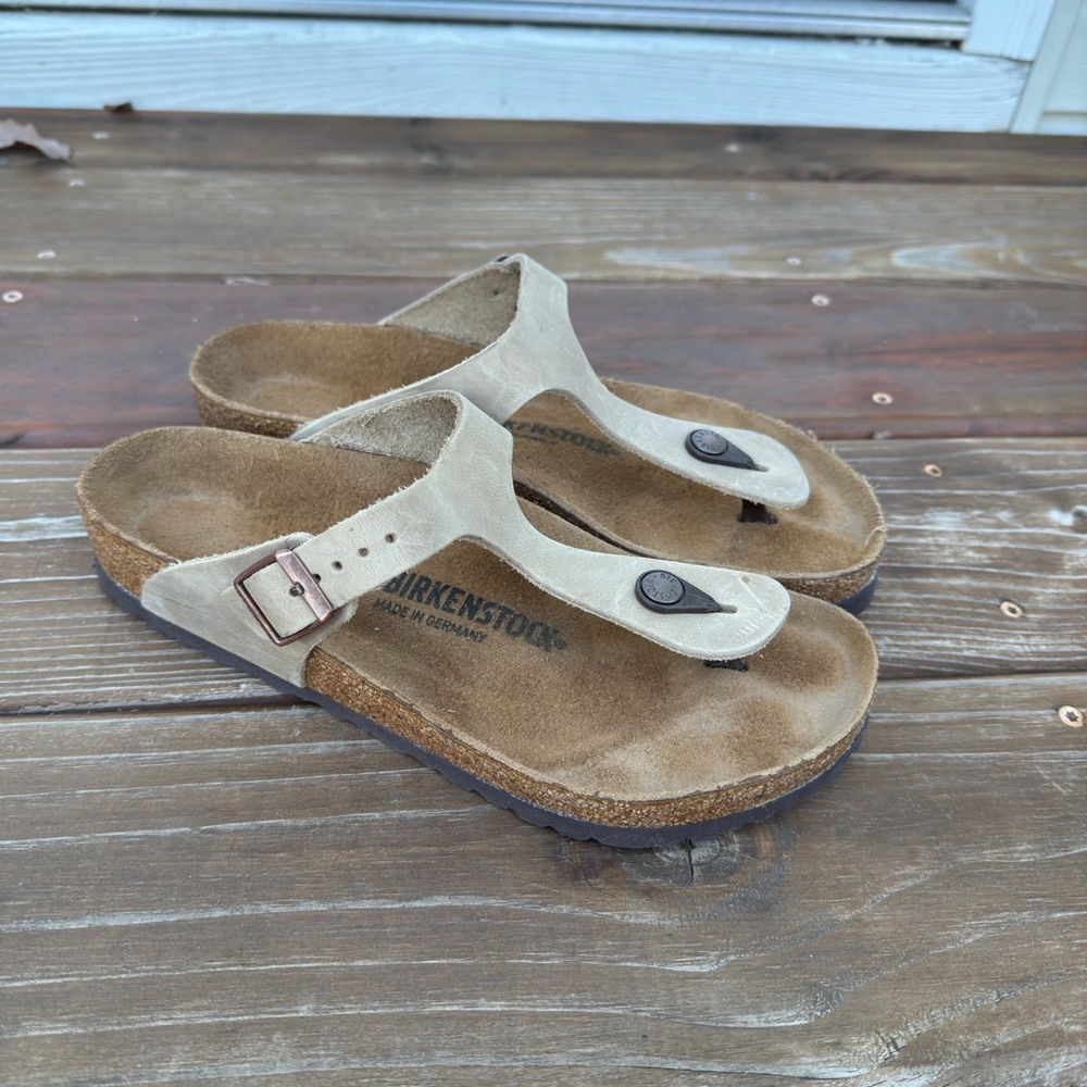 Birkenstock Women's GIzeh Thong Sandal - Mocha, US 9.5 Euro 40 worn once